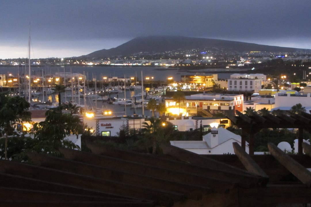 Der Yachthafen bei Nacht, Blick von Zimmer 651 Hotel LIVVO Volcan Lanzarote