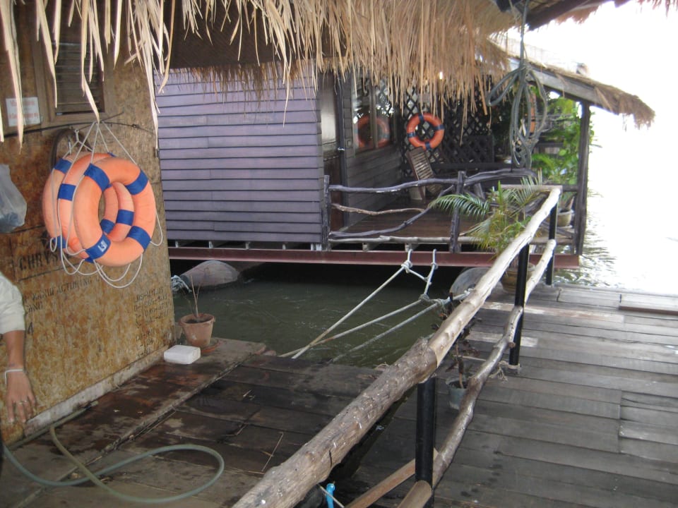 Das Floss am Anleger Hotel River Kwai Botanic Garden Resort
