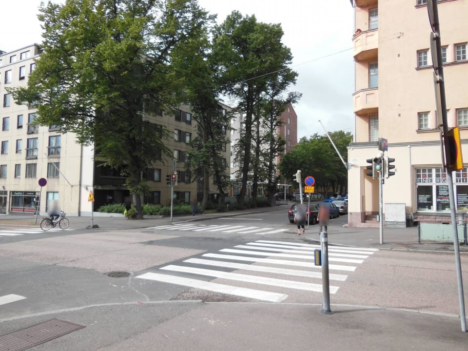 Umgebung mit Apartmentgebäude im Hintergrund SATO HotelHome Lapinlahdenkatu