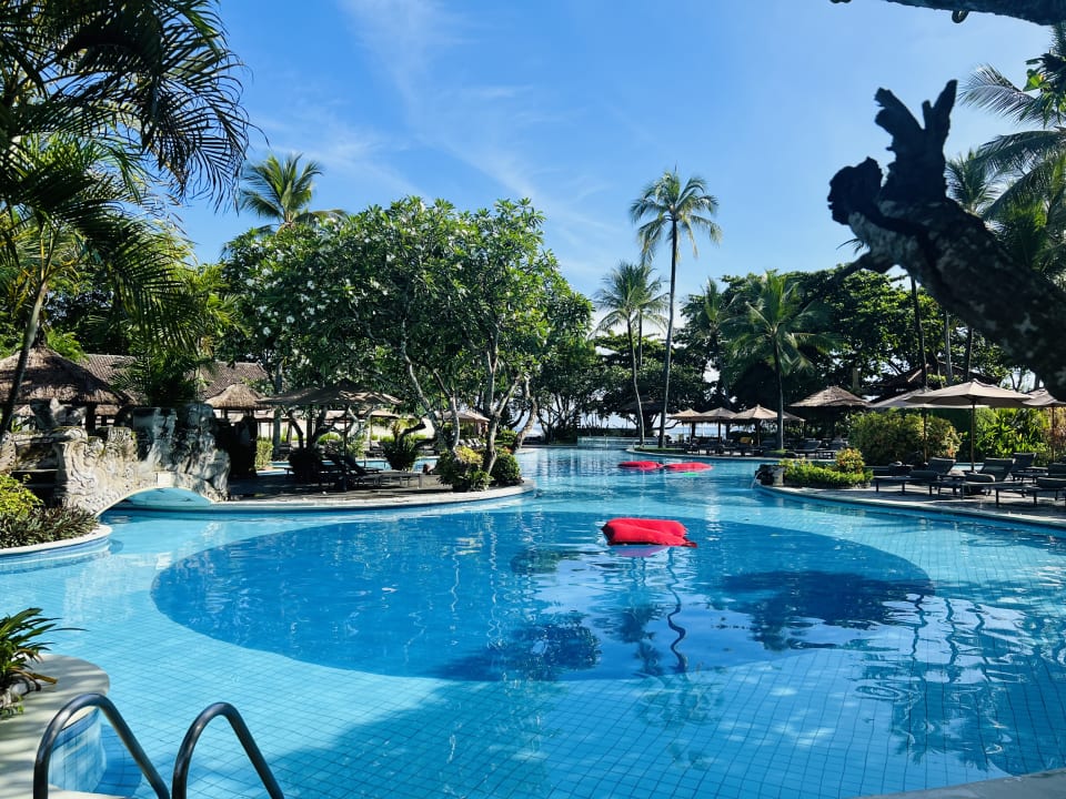 Pool Paradisus by Melia Bali