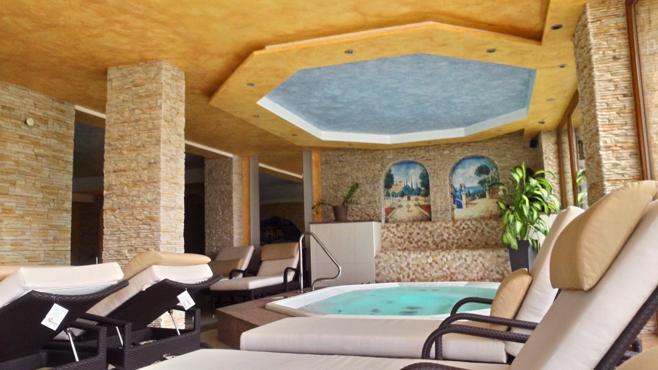 Liegebereich + Whirlpool Ferienhotel Ödenhof