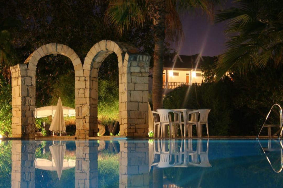 Pool bei Nacht Labranda Alantur Resort