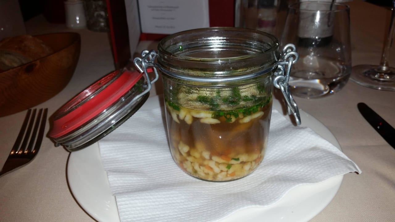 Suppe einmal anders serviert. Impuls Hotel Tirol