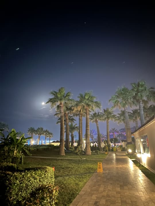 Gartenanlage Crystal Tat Beach