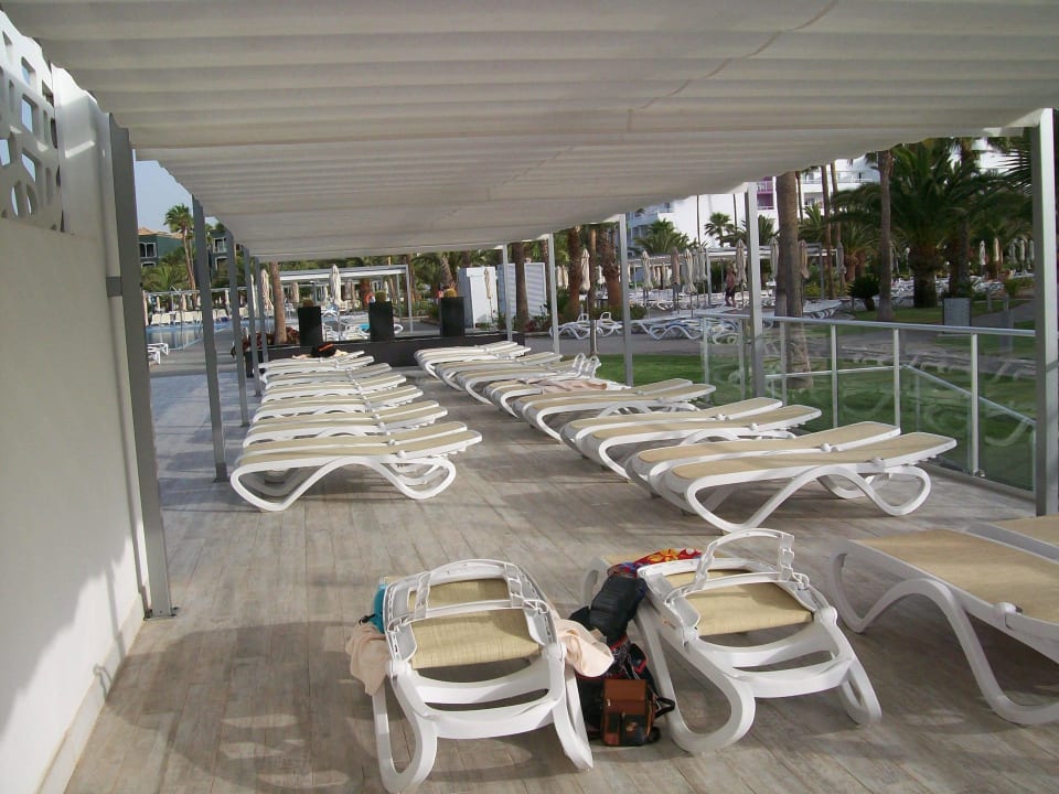Liegen unter dem Sonnendach Hotel Riu Gran Canaria