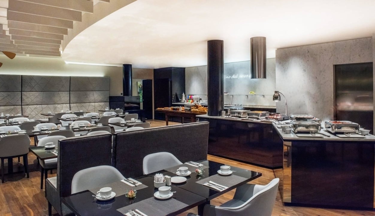 Breakfast Restaurant NH Prague City