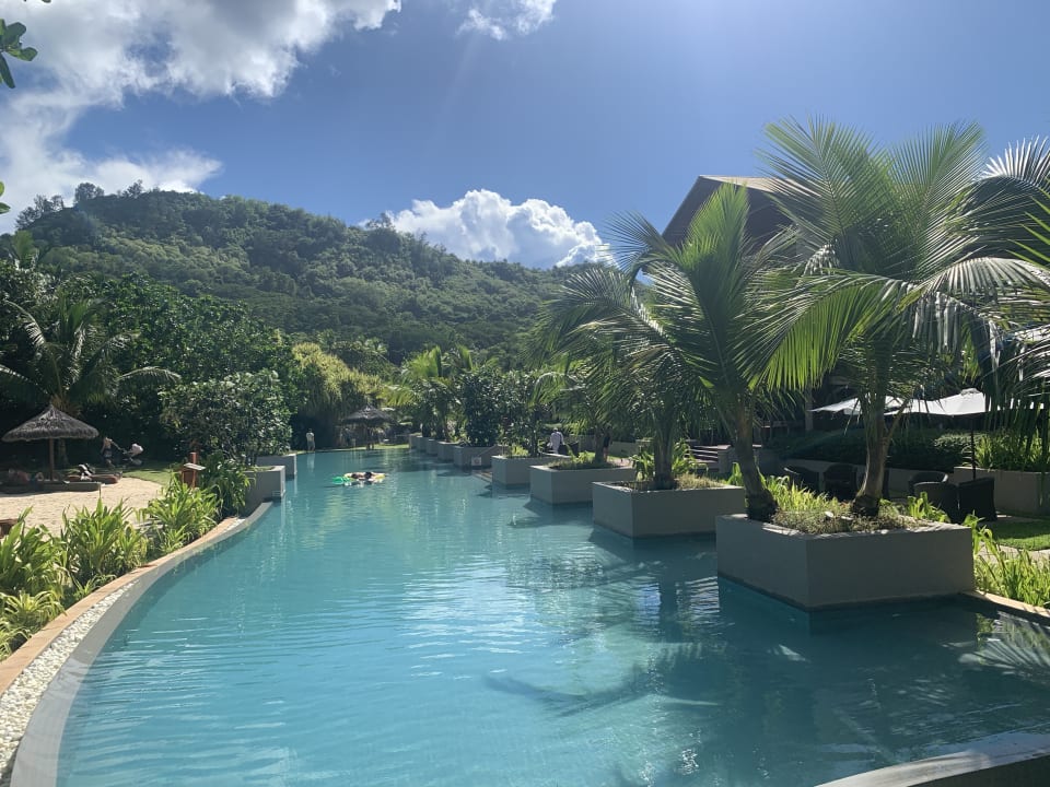 Pool Kempinski Seychelles Resort
