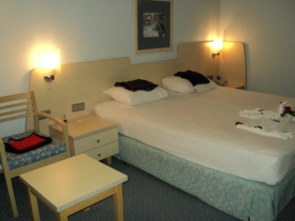 Bett mit Bettdekoration VONRESORT Golden Coast