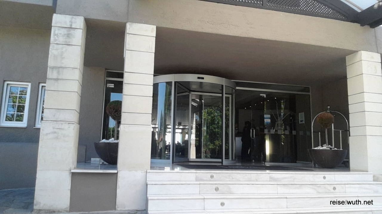 Eingang Hotel Dion Palace Resort and Spa
