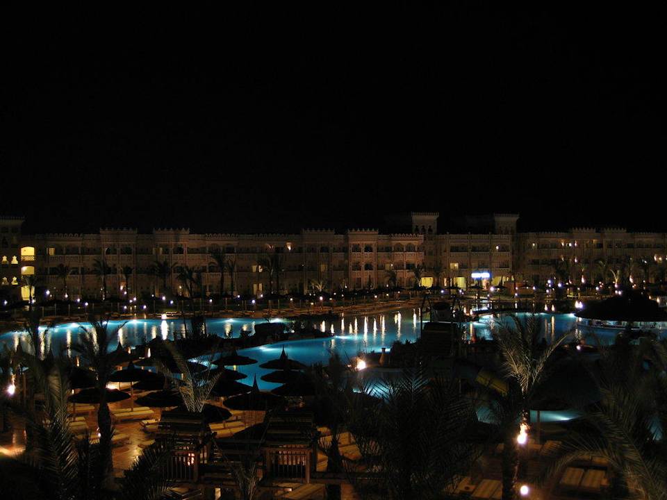Zimmer-Ausblick abends Pickalbatros Palace Resort