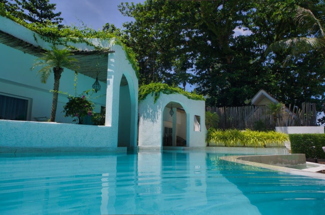 Pool Ocean Breeze Resort