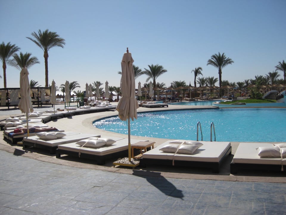 Neue Liegen Beach Albatros Resort