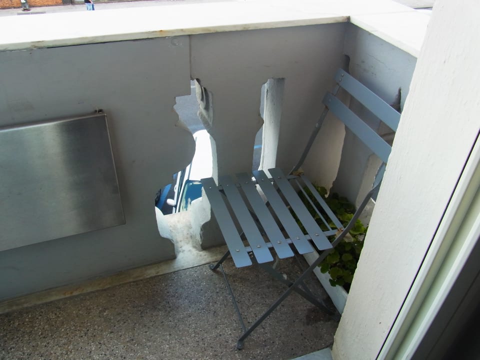 Angebliche Terrasse rechts Hotel Relais sul Mare