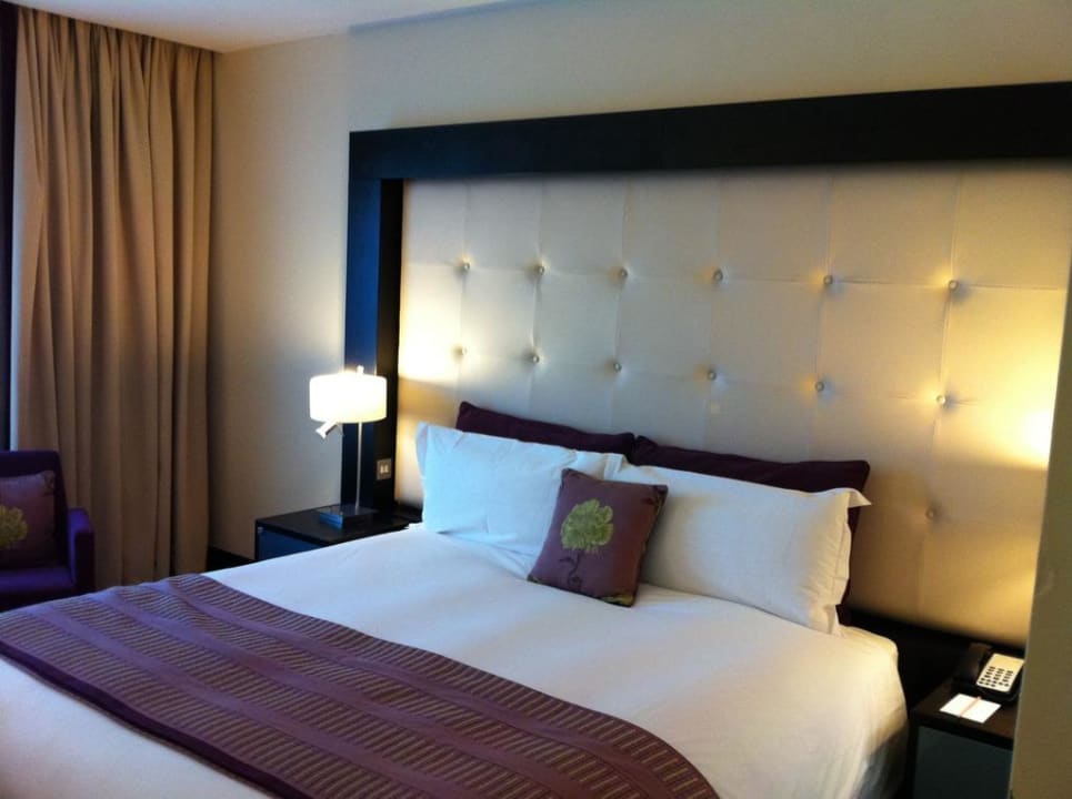 Doppelbett im DZ Carton House Hotel