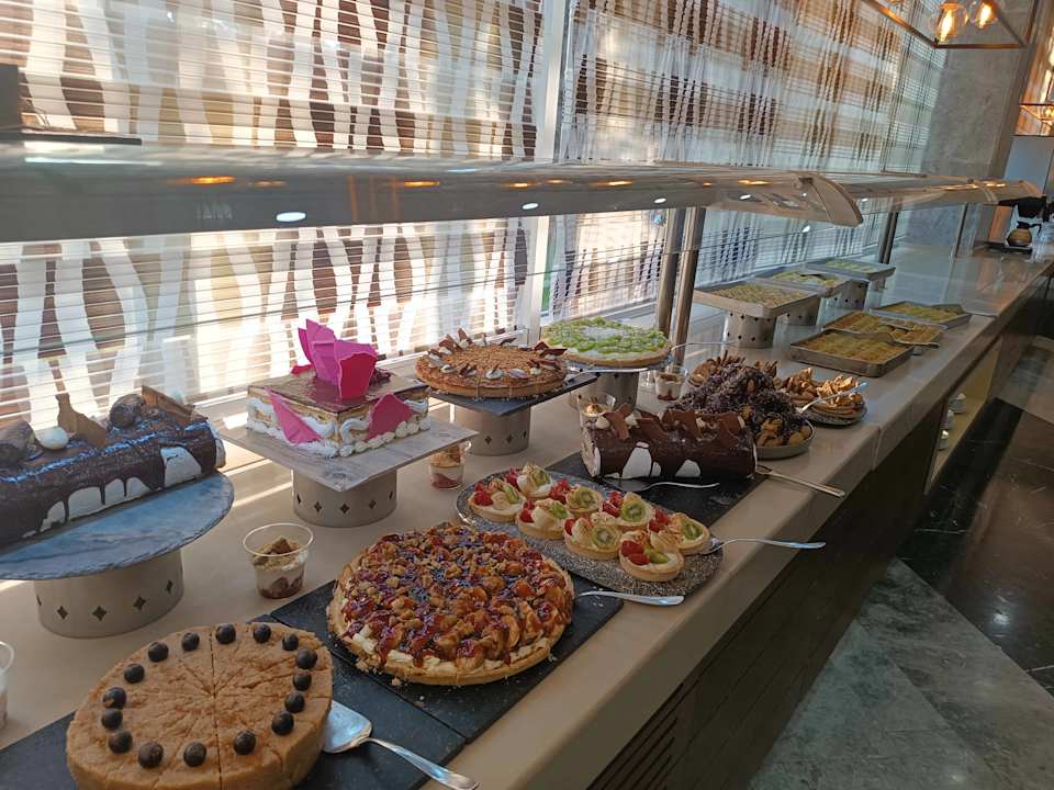 Gastro Saturn Palace Resort Hotel