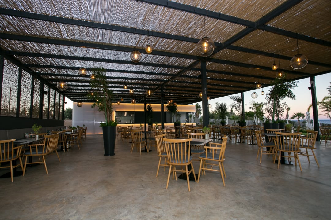 Gastro Crystal Springs Beach Hotel