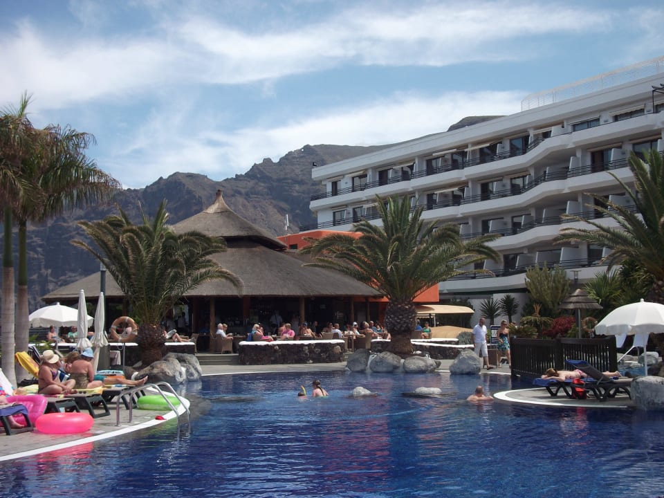 Poolbar mit Superiorzimmer im Hintergrund Barceló Santiago - Adults Only