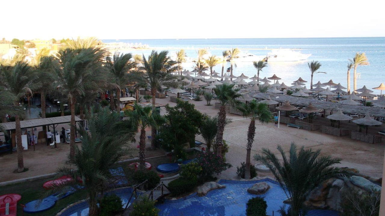 Blick vom Balkon auf den Strand Giftun Azur Resort