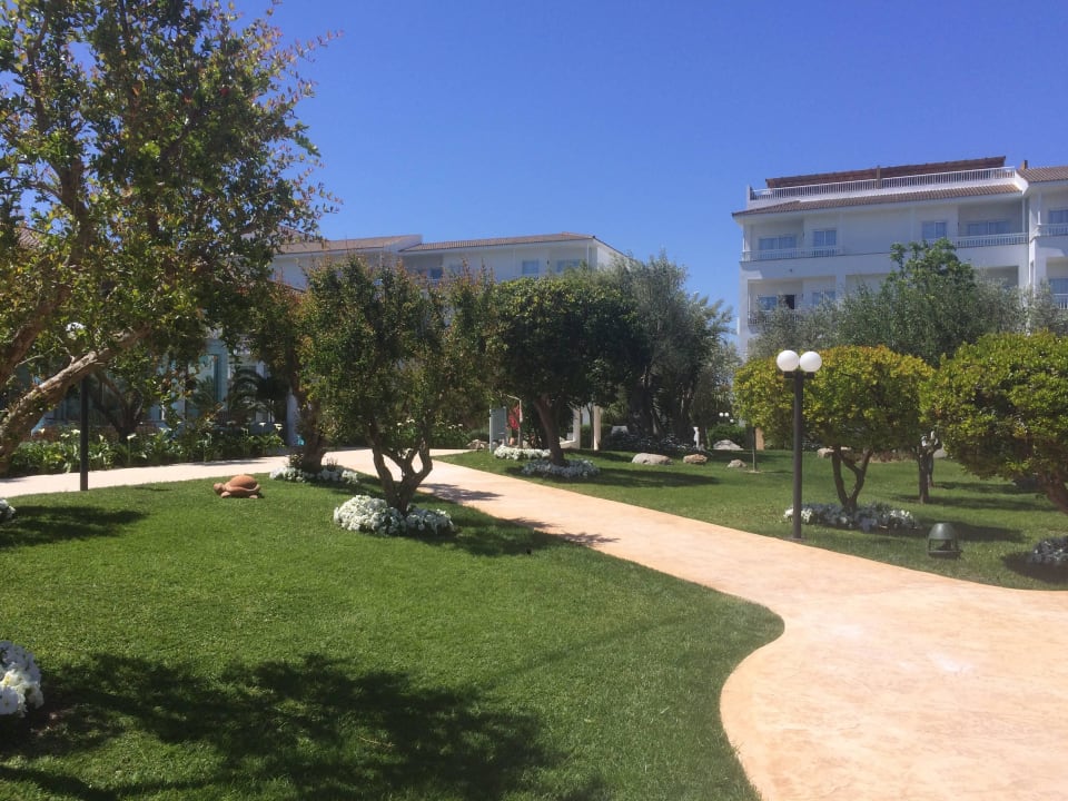 Gartenanlage / Wohnhäuser Prinsotel La Dorada