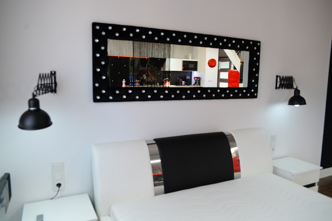 Zimmer In the Attic Apartments