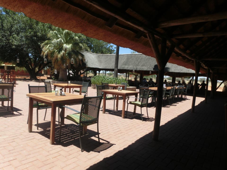 Restaurant-Außenbereich Kalahari Anib Lodge