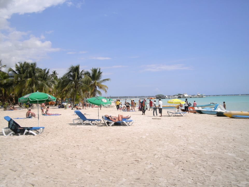 Strand vor dem Hotel BelleVue Dominican Bay