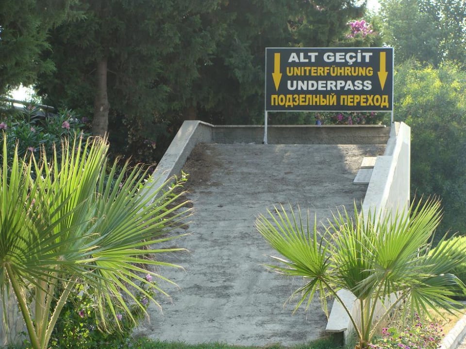 ПодзеЛный переход Club Turtas Beach Hotel