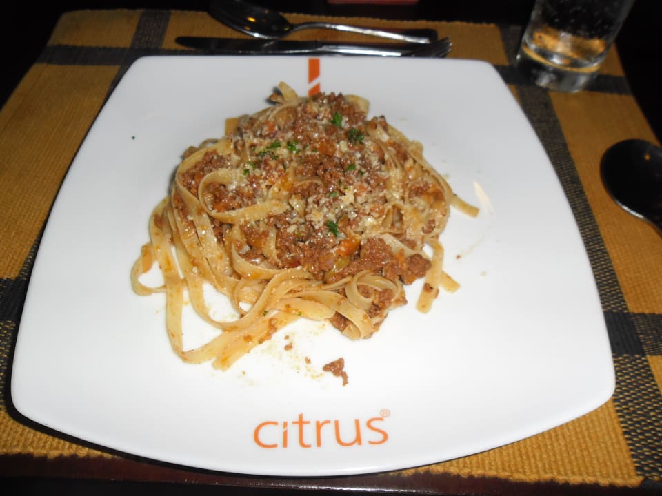 Pasta mit Bolognese - lecker Citrus Hikkaduwa
