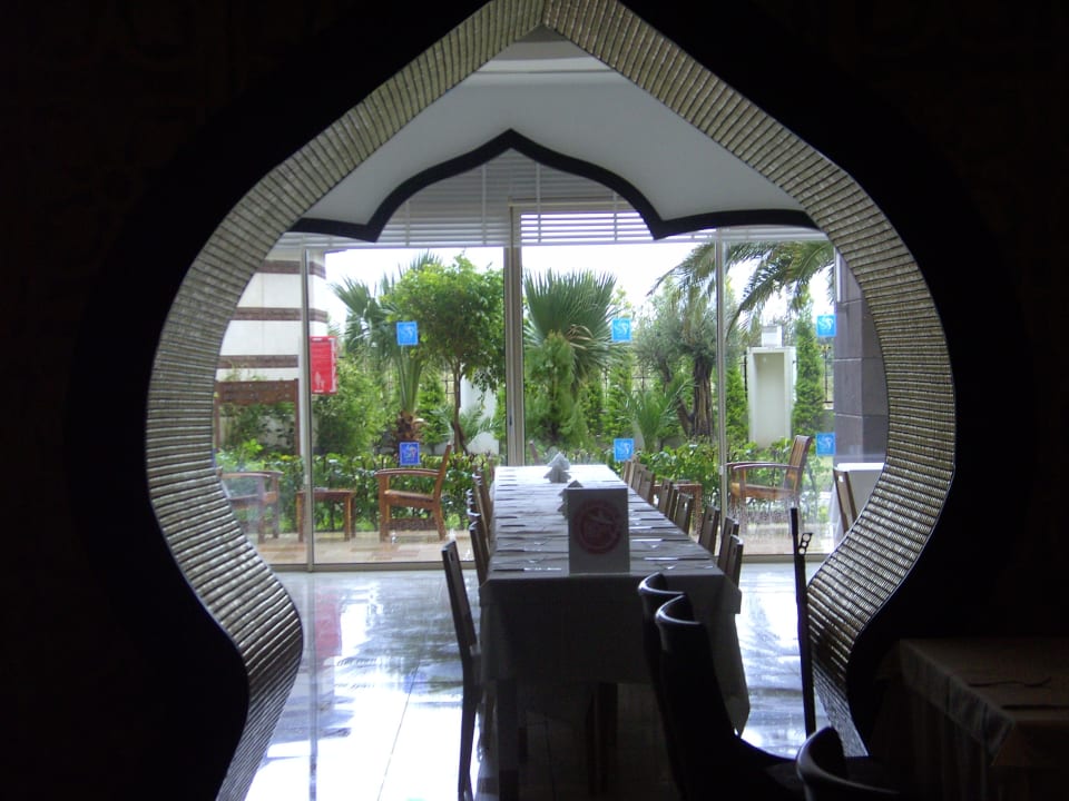 Blick vom Restaurant in Hotelbotanik Melas Lara Hotel