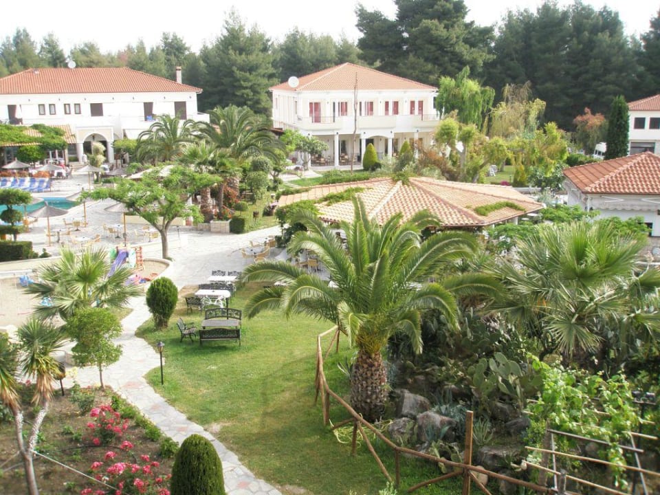 Widok z balkonu Hotel Chrousso Village