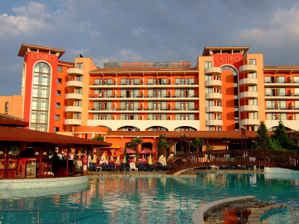 Poolansicht Hotel Hrizantema