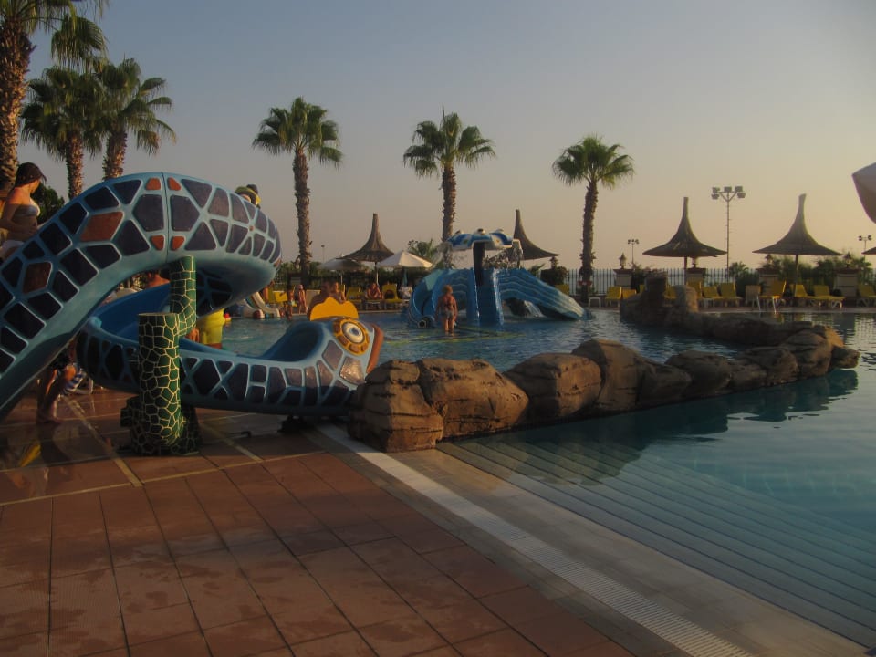 Kinderpool Kamelya Aishen Club