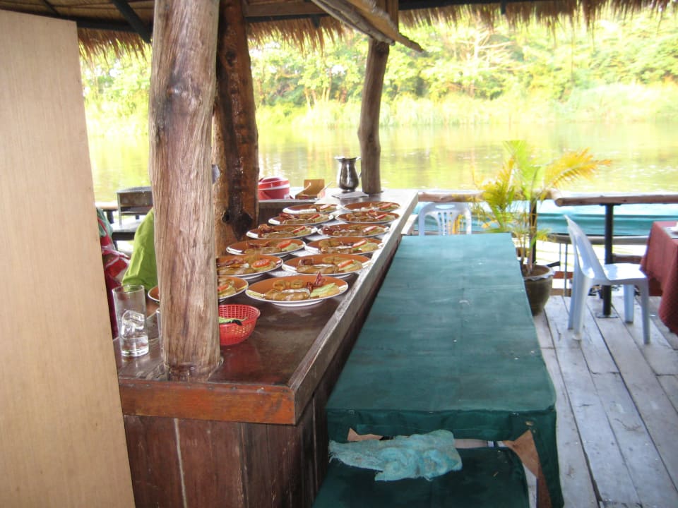 Frühstücksbuffet auf dem Fluss Hotel River Kwai Botanic Garden Resort