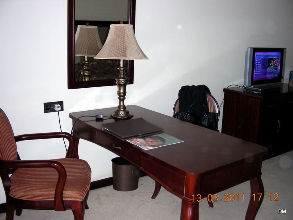 Nix zu tun aber ein prima Schreibtisch Grand Hotel Excelsior Malta