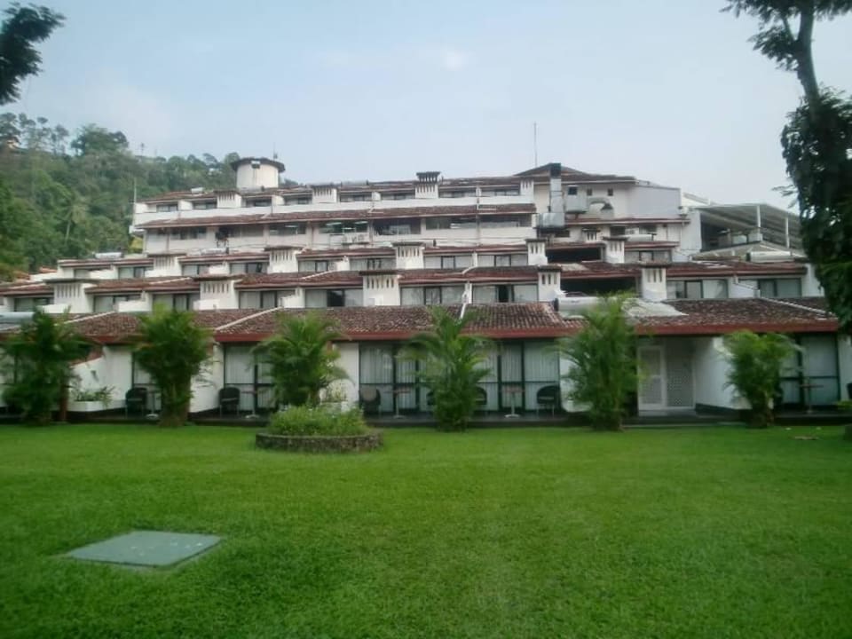 Mit Blick auf die Anlage Hotel Cinnamon Citadel Kandy