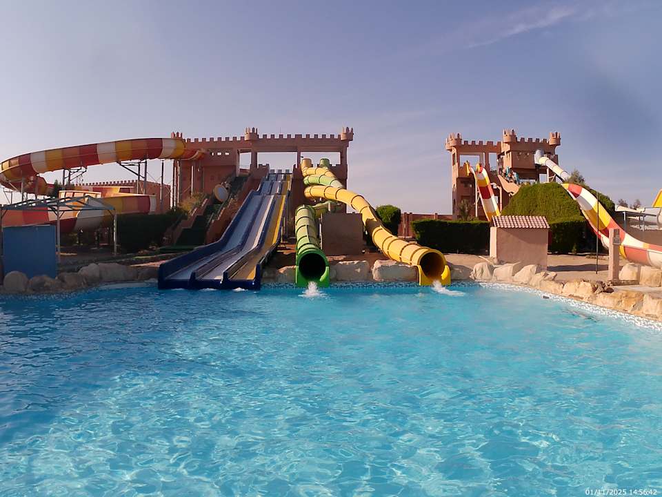 Pool Akassia Swiss Resort