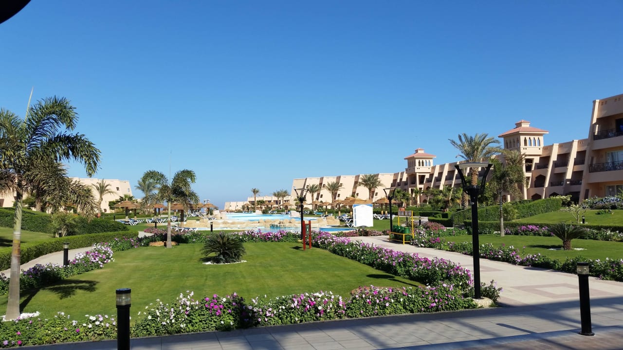 Schöne Gartenanlage  Jasmine Palace Resort & Spa