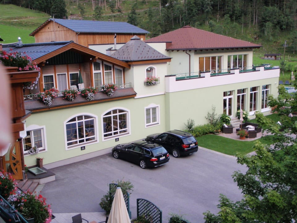 Hotel von außen Lürzerhof - luxury.nature.spa