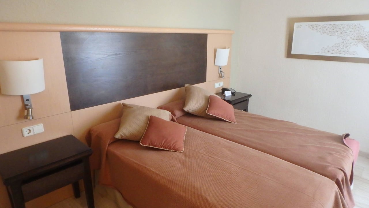 Zimmer gegen den Hof Grupotel Los Principes & Spa