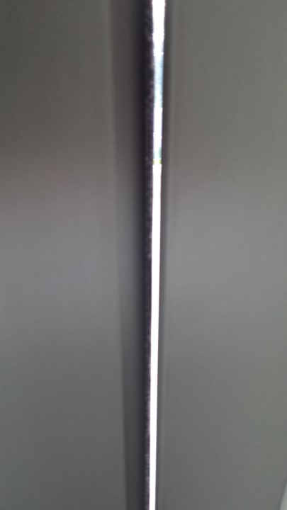 Großer Schlitz neben der Balkontür Hotel Botanik Platinum