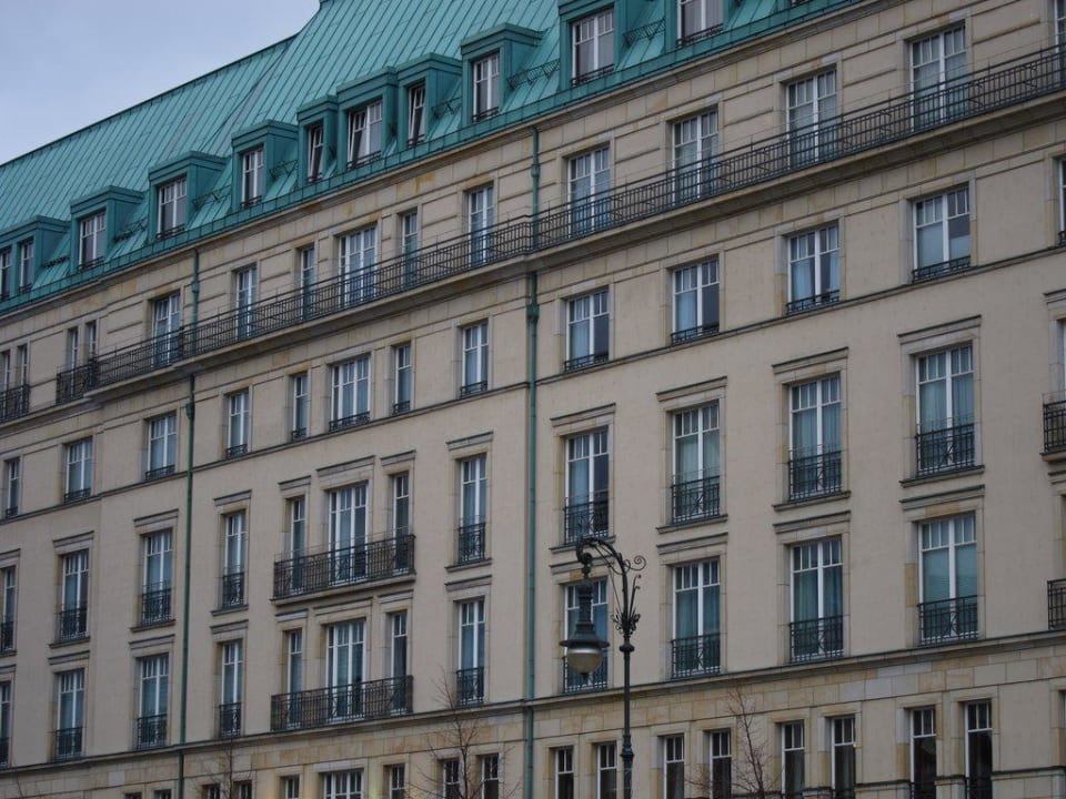 Fassade Unter den Linden Hotel Adlon Kempinski Berlin