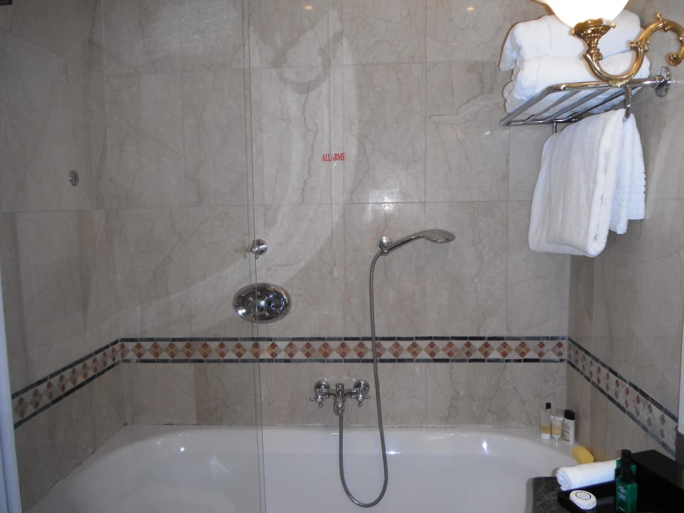 Badewanne mit Regendusche Hotel Sofitel Rome Villa Borghese