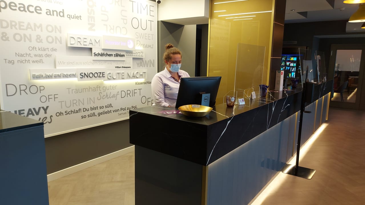 Lobby Premier Inn Saarbrücken City Centre