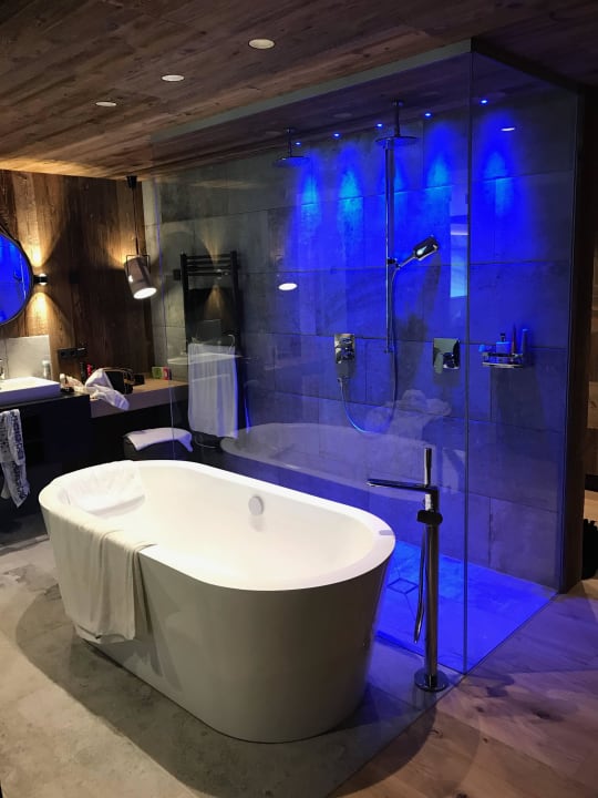 Badewanne und Dusche Lürzerhof - luxury.nature.spa
