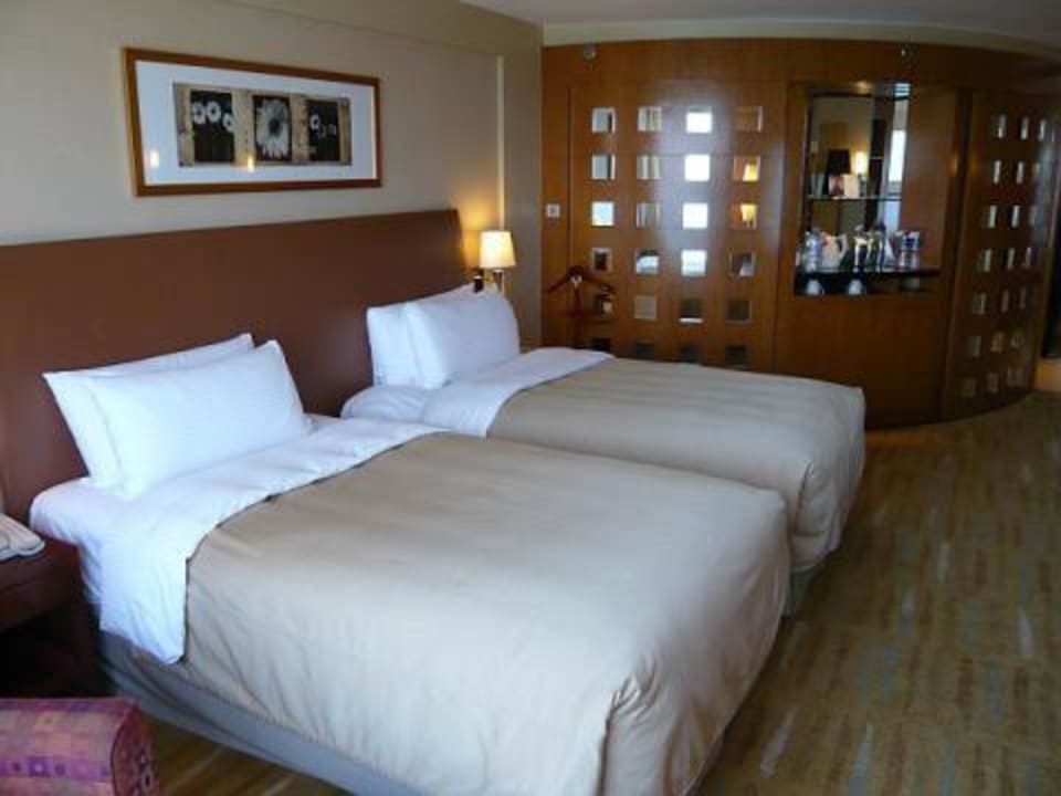 Harbourview Deluxe Room Kowloon Shangri-La
