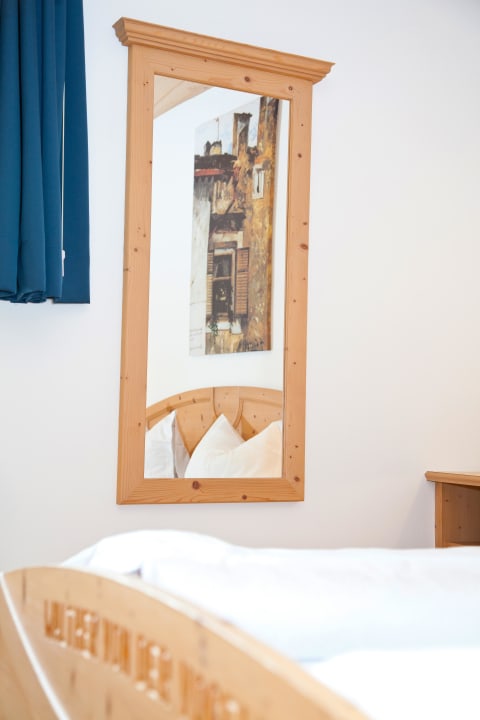 Spieglein an der Wand Gasthof Walther von der Vogelweide