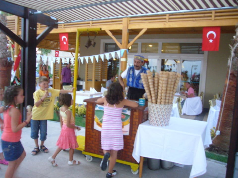 Am türkischen Abend Adalya Resort & Spa - Adults Only