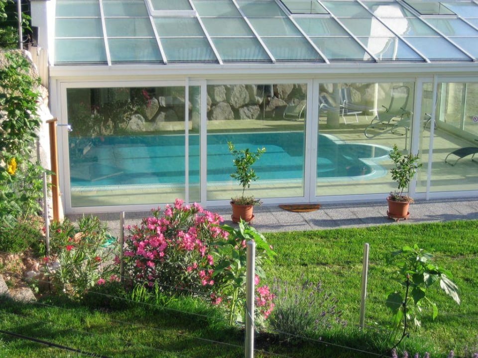 Swimmingpool und Wellnessbereich liegen direkt angrenzend an Residence & Garden Hotel DAS MATSCHER