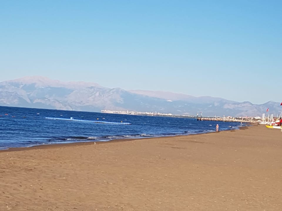 Schöner Sandstrand Belconti Resort Hotel