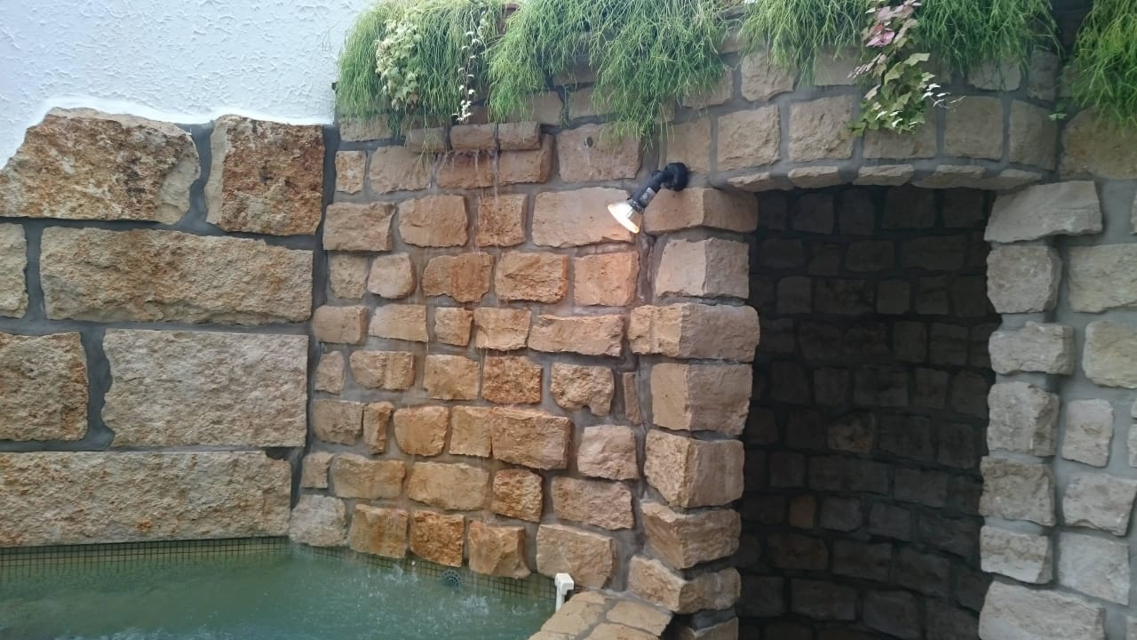 Tauchbecken und Dusche LIFESTYLE Resort Zum Kurfürsten